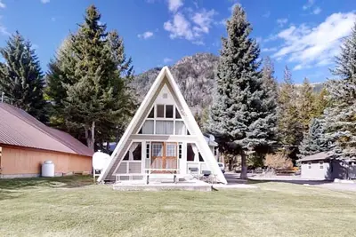 Image de Cozy A-Frame Retreat w/ Views & Spacious Yard