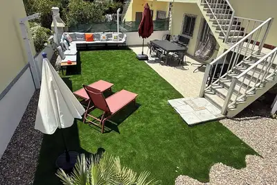 Image de House with stairs and garden, swimming pool May 2026