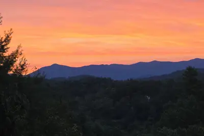 Image de Beautiful Private Mountainview Spacious 4-bedroom house in charming Murphy