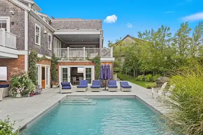 Image de Luxury Nantucket Getaway; Pool and Spa, Close to Town, Sleeps 22, Accessible