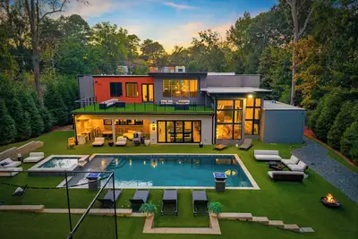 Image de Atlanta Modern | Pool, Hot Tub & Basketball Court