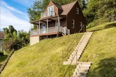 Image de PittsburghSkyline Cabin With A View!