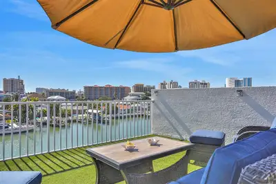 Image de Serene Multi-Level Bayfront Retreat | 360 Water View, Dock & Pool