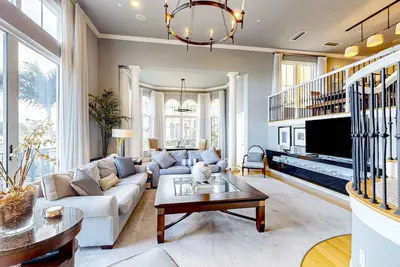 Image de Dog Friendly Retreat w/Bay Views, Pool, Spa & Onsite Marina