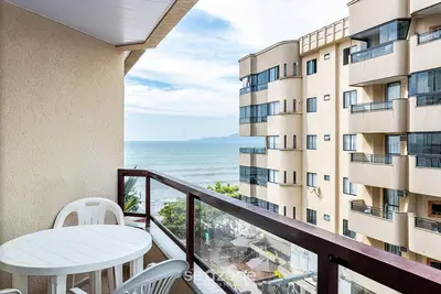Image de Apartments in a Beachfront Building at Meia Praia, Itapema - Evbs