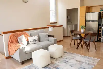 Image de Townhome • Hospital District • King Bed + Garage