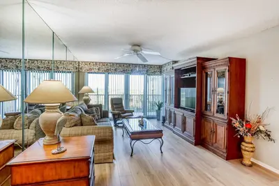 Image de Second floor condo with pool and tennis court private Wd and central Ac