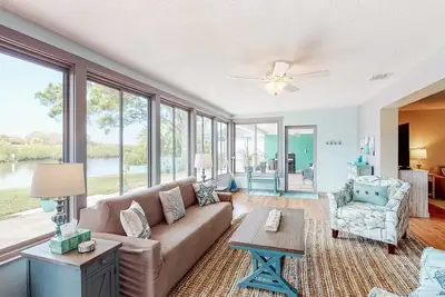 Image de Unique Tropical Waterfront Retreat w/Private Dock, WiFi &Yard