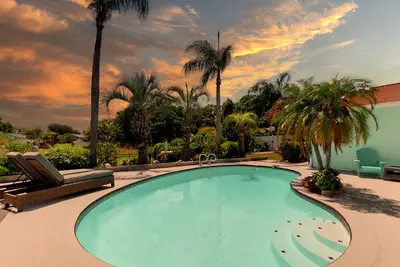 Image de Stunning waterfront home featuring a pool, screened patio, central air condition