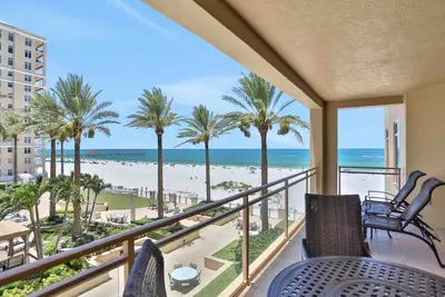 Image de Luxurious Sandpearl Residences condo with Gulf views heated pool spa resort