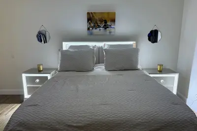 Image de Terrific 2-bedroom apartment in charming Amesbury