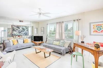 Image de Inviting condo near beach with enclosed balcony Wd and Ac snowbirds Ok