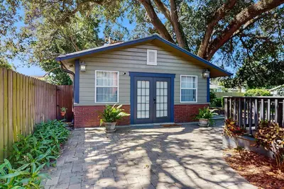 Image de Dog friendly cottage near downtown Tampa and attractions with central Ac and Wd