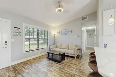 Image de Dog friendly getaway with enclosed yard central Ac and Wd snowbirds Ok