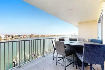 Image de Waterfront condo in the heart of Clearwater Beach with balcony