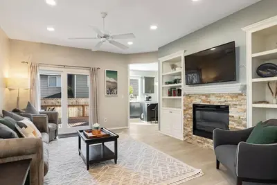 Image de Contemporary Kirkland Retreat ~ 4 Bedroom