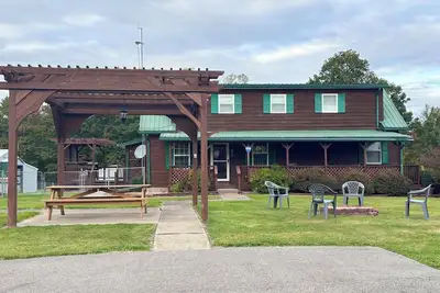 Image de Mt Ridge Cabin, peaceful and serene! Spacious 4 bedrooms! New hot tub! !