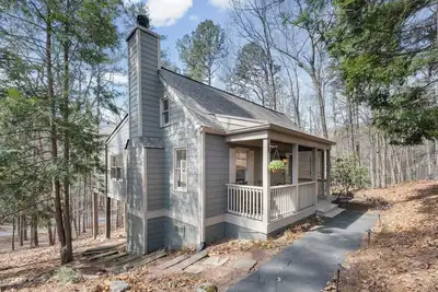 Hearthside Cottage in Big Canoe