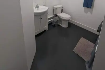 Image de Spacious guest suite with sitting area