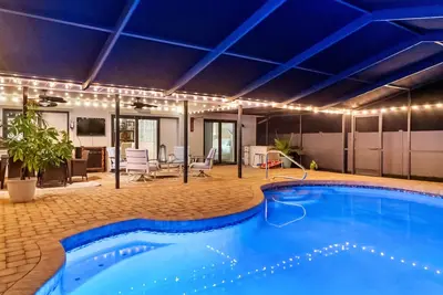 Image de Blue Lagoon Lodge with Huge heated pool and noseeum screen room Upscale Property