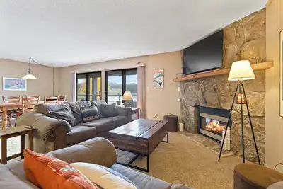 Image de Beautiful 2-Bedroom Condo Overlooking Lake Dillon!