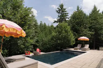 Image de Cozy Private Suite with Year-Round Hot Tub