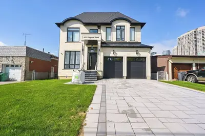 Image de Entire basement with 4 bedrooms, 2 full washrooms in custom built house for rent