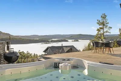 Image de Belle maison à Sannidal avec vue sur le lac