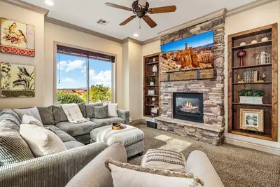Image de Coral Springs D7, Bbq Grill, Smart TVs, 2 Private Fireplaces & Outdoor Seating