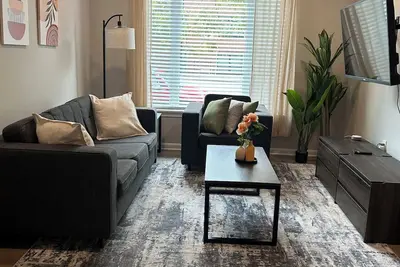 Image de Modern All-Inclusive Stay in Prime Downtown Akron Location