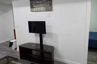 Image de Cozy legal basement suite!