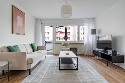 Image de Blueground | Dietikon, balcony, nr Park