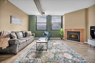 Image de Huge Downtown Loft - Free Parking - Gym - Sauna