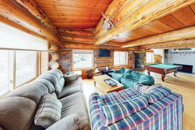 Image de Mountain Basecamp  | Hot Tub + Pool Table