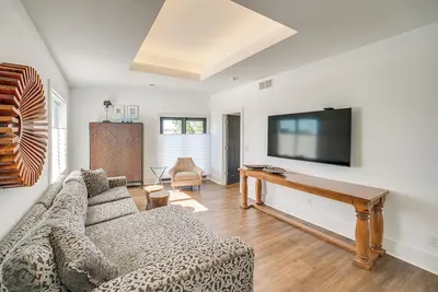 Image de 7 Mi to Dtwn & Lake Erie: Sleek Cleveland Apt!