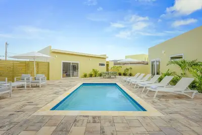Image de Modern 3br Pool Villa – 3 Mins to Beach by Bocobay