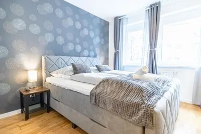 Image de 9-Min to City Center, Comfy 1br+1lr w/ Balcony