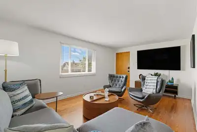 Image de Modern Bellevue Retreat – Near Stadiums & Downtown