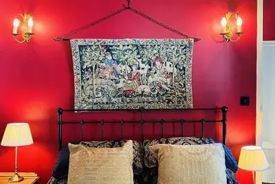 Image de Historic Tudor Cottage w free parking pet friendly