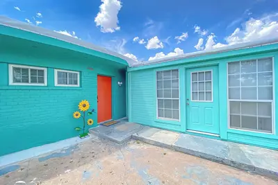 Image de The Round House - Gather, Relax, Repeat. ”