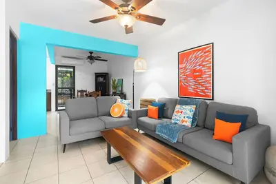 Image de Rooftop Haven! Pool, Bbq, Walk to Beach and Shops