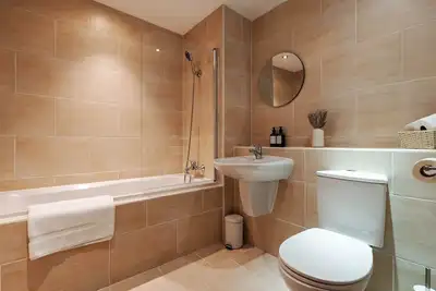 Image de Spacious City Apartment| 2 bd/2 bth| Free Parking