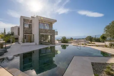 Image de Magnificent Beachfront Loutraki Villa | Villa Azure Coast | 4 Bedrooms |.