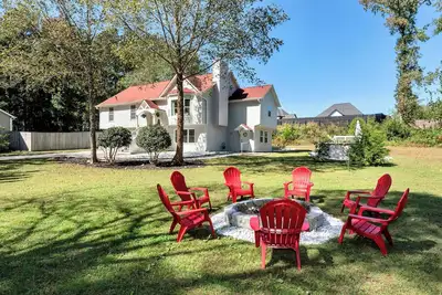 Image de Spacious 7br Family Retreat Near Mall of Ga, Sleeps 17