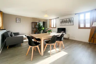 Image de T2 Moderne et Confortable - Quartier residentiel en Ville, Tout Proche du Centre