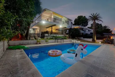 Image de Private Oasis · Pool · Beach Bbq · Golf & Hoops