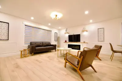 Image de Cozy 3Br 2. 5ba House w/Bar | 5 Min to Grocery, shopping, Ikea and Costco