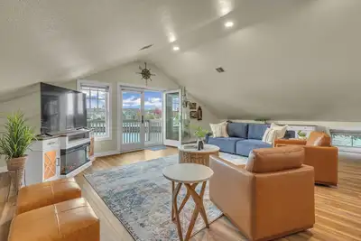 Image de New Riverfront Loft - Fantastic location w/stunning views - on the boardwalk!