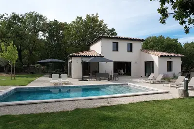 Image de Villa avec piscine chauffee et vue Ventoux a Pernes