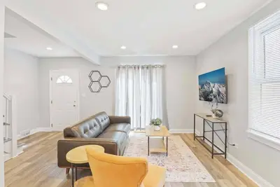 Image de 3 Bd 2 Ba Home near Ohare Airport, sleeps 8